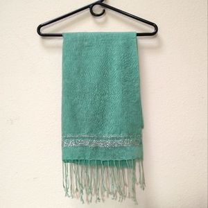 ‼️🇺🇲3 for 15 SALE‼️🇺🇲 Blue shawl with silver pattern